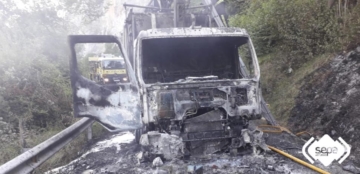 IncendiocamionbasuraLena El Digital de Asturias
