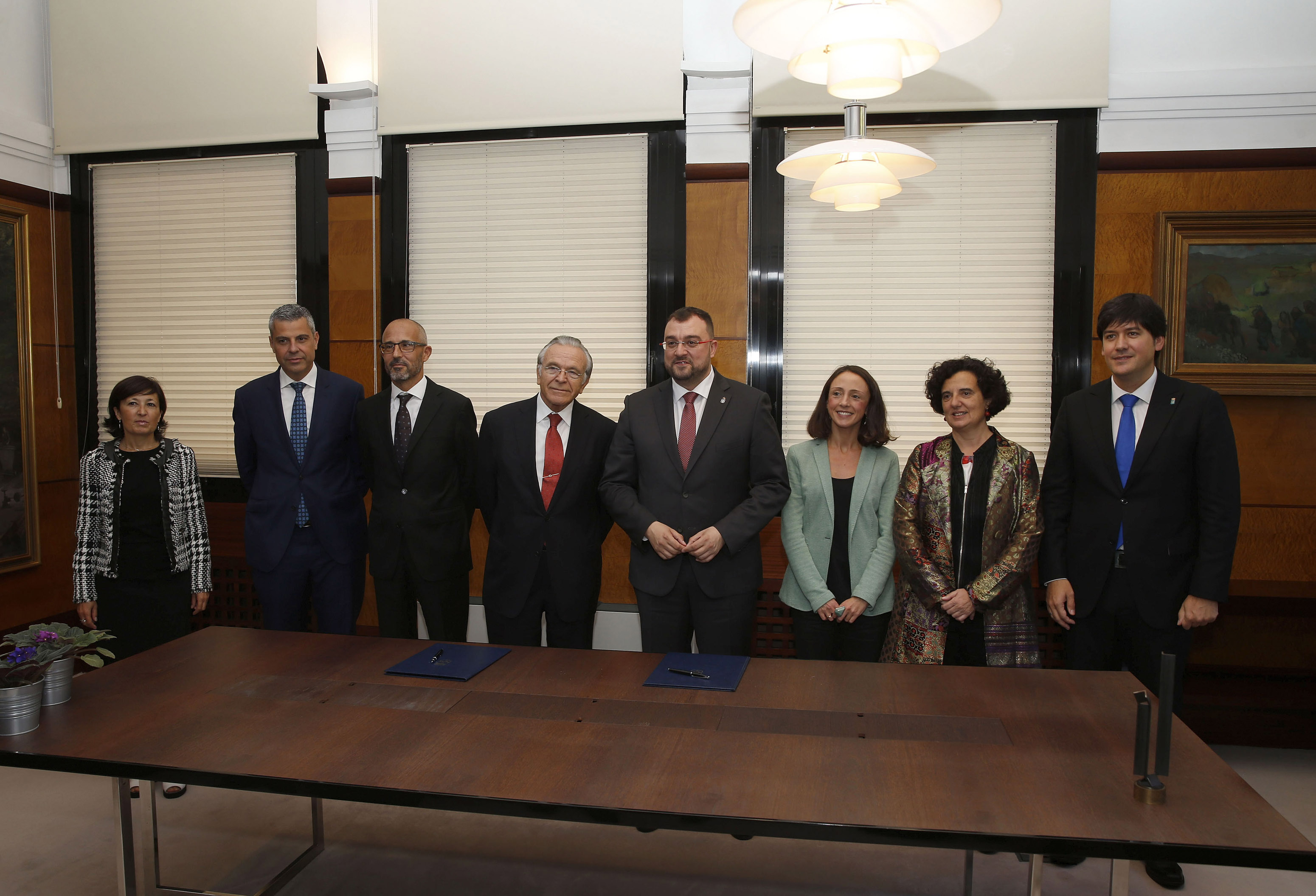 presidente Principado firma convenio Caixa 3 El Digital de Asturias