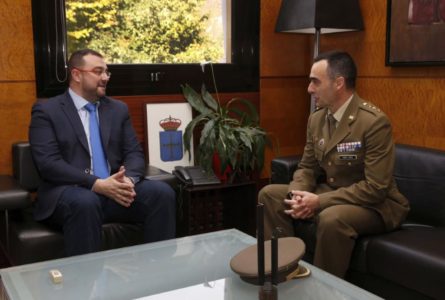 presidente-con-comandante-militar-Asturias