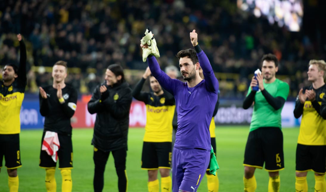 Jugadores y aficionados “se rinden” con la actuación de Bürki