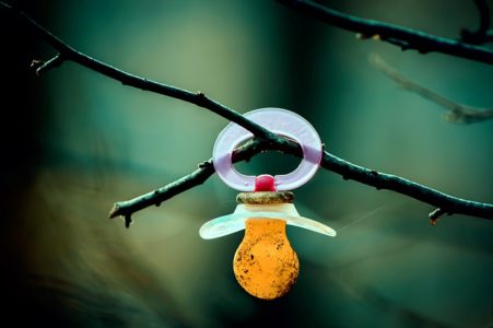 pacifier-4546586_640
