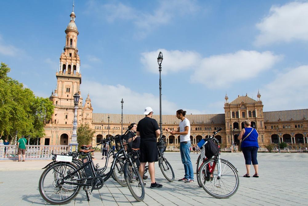 Alquilar una bicicleta es la mejor forma de descubrir Sevilla