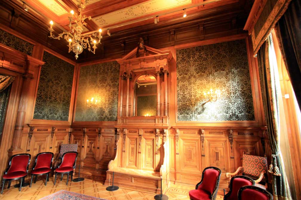 Las estaciones holandesas tienen salas de espera para la familia real