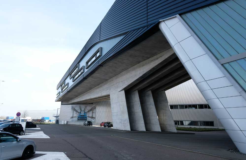 BMW suspende la producción en plantas europeas