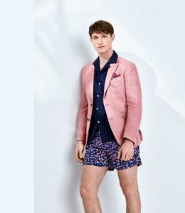 Las combinaciones de traje corto son populares para el verano. Además, los tonos pastel están de moda, también en esta propuesta de Hackett. Foto: Hackett/dpa-tmn