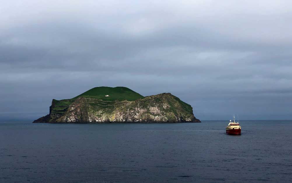 Las islas islandesas de Vestmannaeyjar, donde la tierra escupe fuego