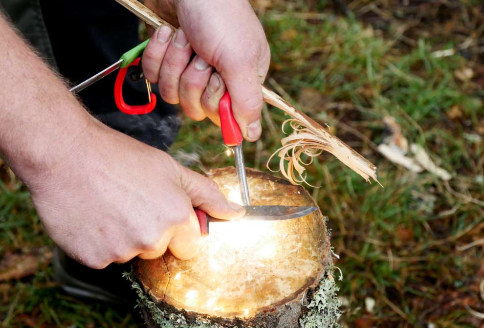 Cómo sobrevivir en los bosques de Suecia con un cuchillo y un tazón