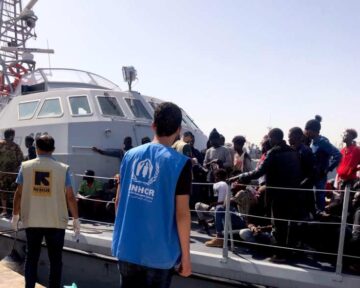 Once migrantes muertos tras naufragar su embarcación en las costas de Libia