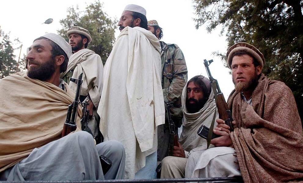 Antiguos combatientes talibán en Jalalabad