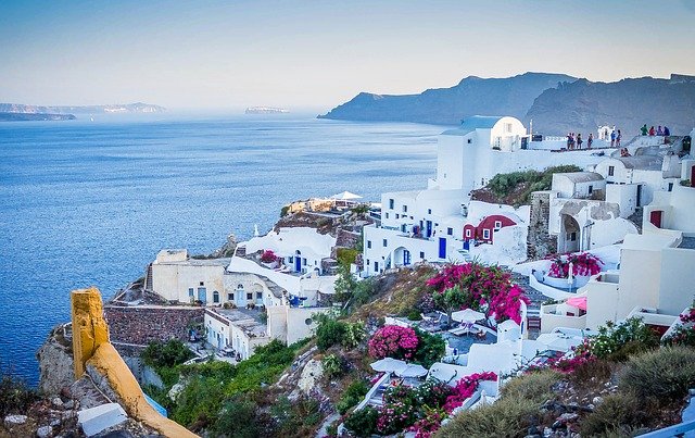 Experiencias únicas que puedes tener solamente en la isla de Santorini