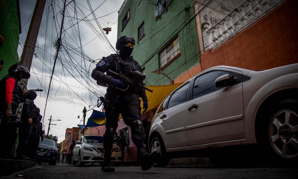 PoliciaMexico El Digital de Asturias Un policía patrulla en una calle de Ciudad de México