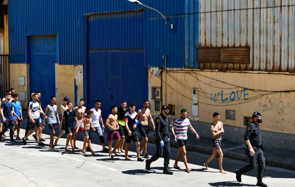 GrupodejóvenesmigrantesmarroquíesenCeuta El Digital de Asturias Grupo de jóvenes migrantes marroquíes en Ceuta