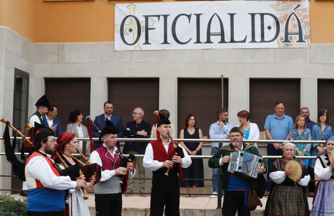 Barbón en la Fiesta de la Oficialidá de la Llingüa Asturiana