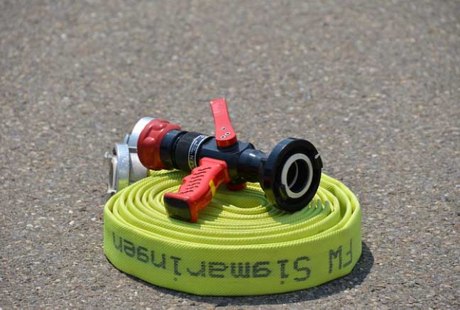 ¿Cuáles son los equipos que debe tener un sistema contra incendios?