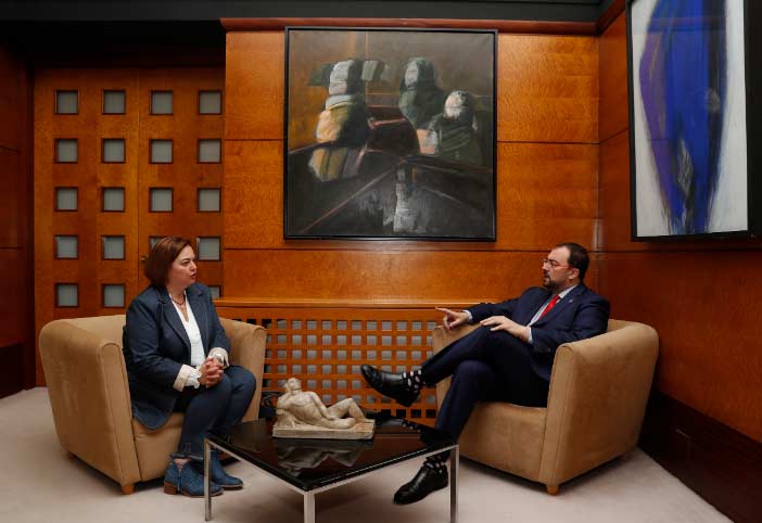 Barbón se ha reunido con la alcaldesa de Tineo