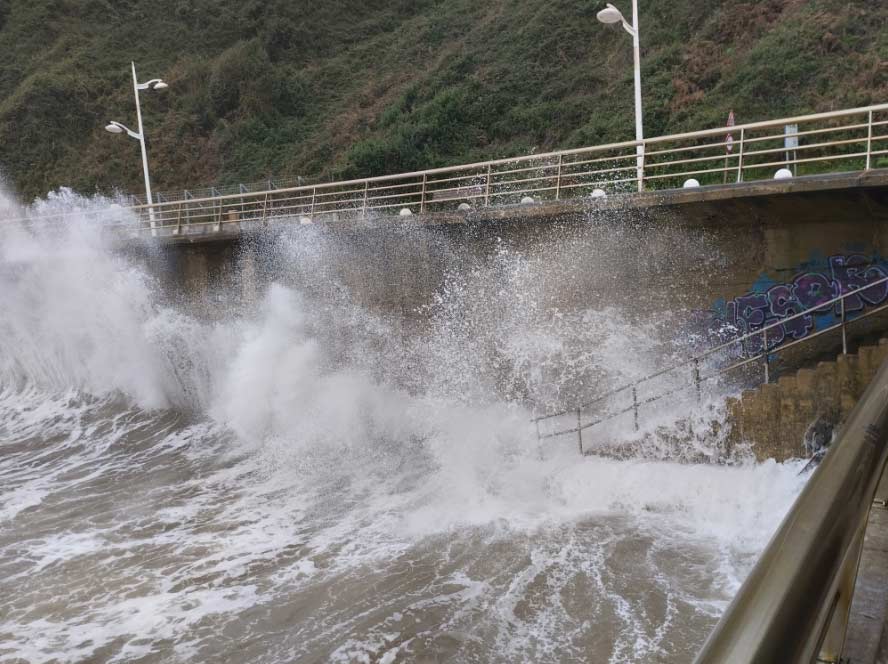 Asturias en alerta por fenómenos costeros y fuertes vientos