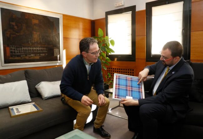 Barbón y el director Intercélticu de Avilés y Comarca El Digital de Asturias Barbón y el director Intercélticu de Avilés y Comarca.