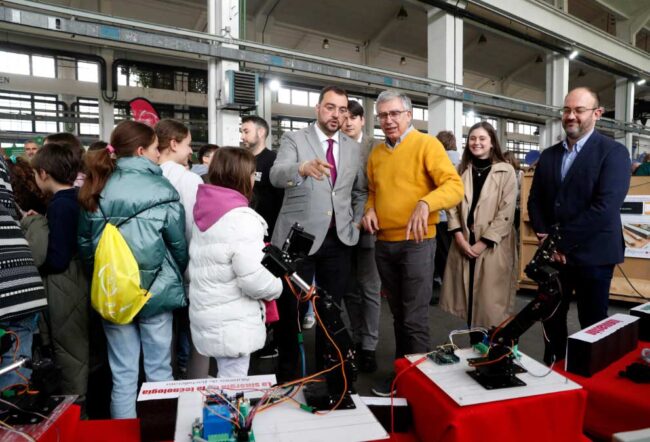 Barbón Feria de Ciencia e Innovación en Oviedo
