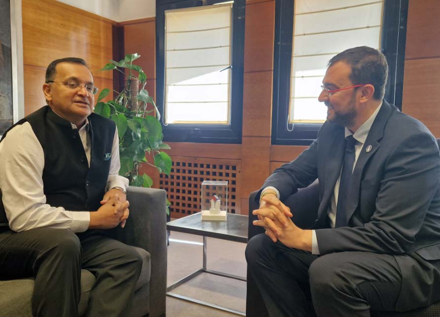 Barbón se ha reunido con el embajador de India en España